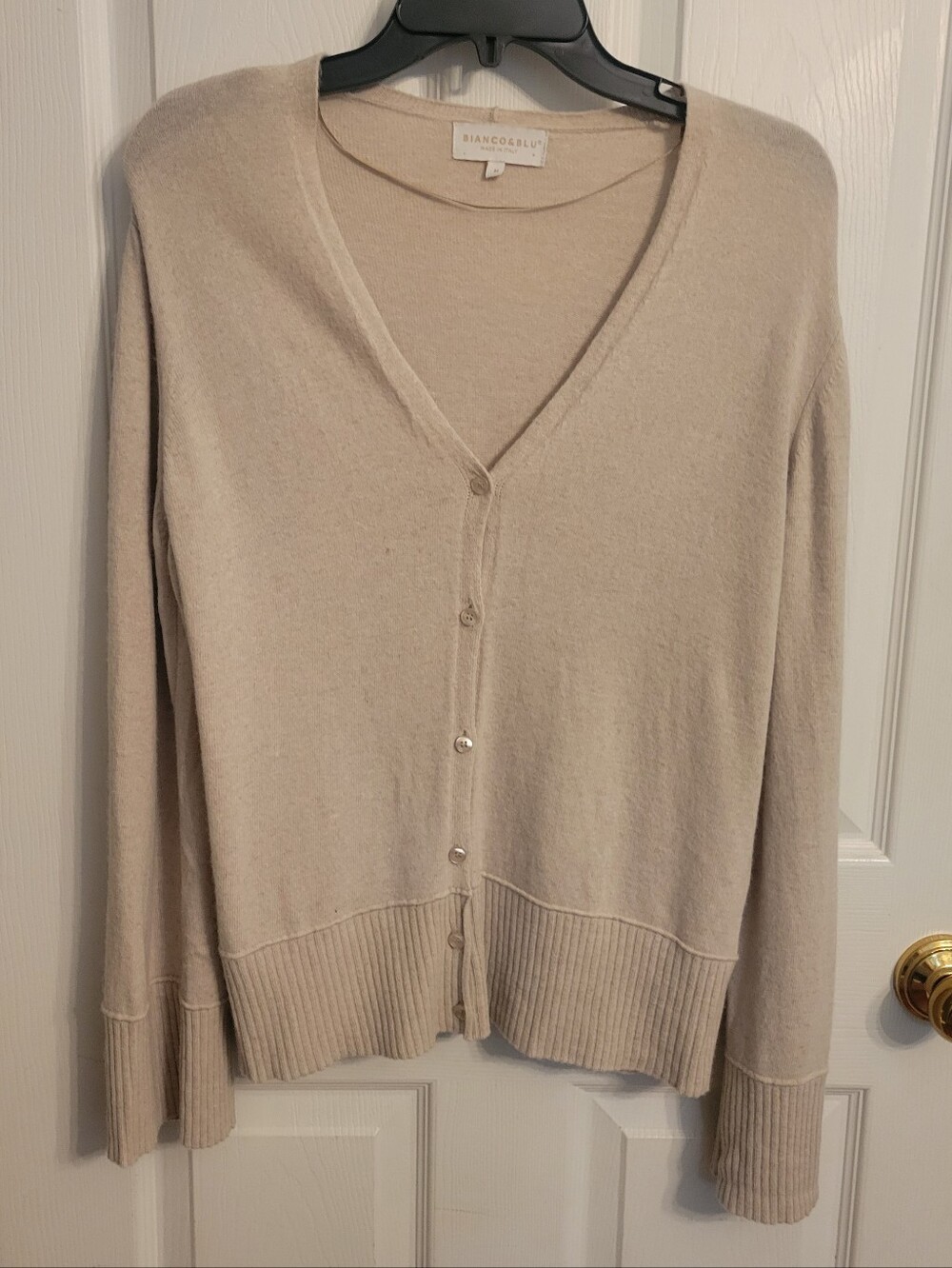 Bianco & Blu Cream V-Neck Button-Front Lightweight Cardigan